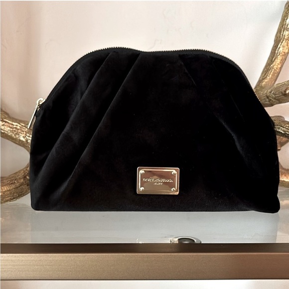 Dolce & Gabbana Handbags - Dolce & Gabbana Black Sweetheart Velvet Clutch